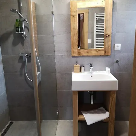 מלון דירות Stonegallery 4*